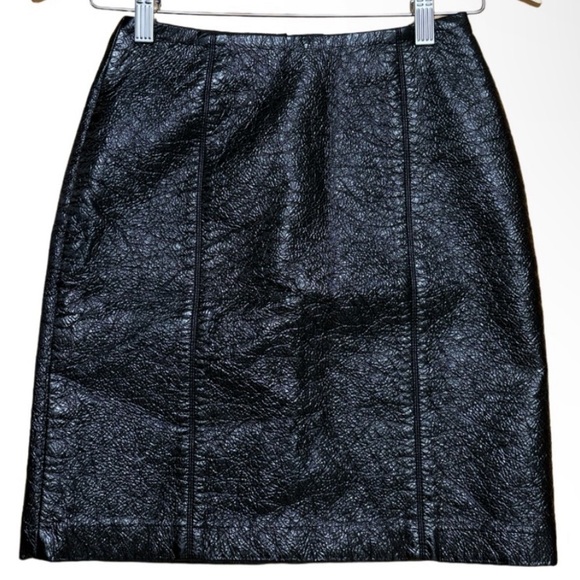 H&M Textured Patent Leather High Waist Mini Skirt 1 Size 2 - NWT! - Picture 1 of 4
